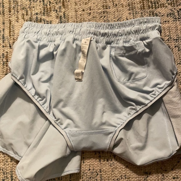 Hotty hot 4” tall lululemon shorts size 6 Tall - Picture 6 of 6